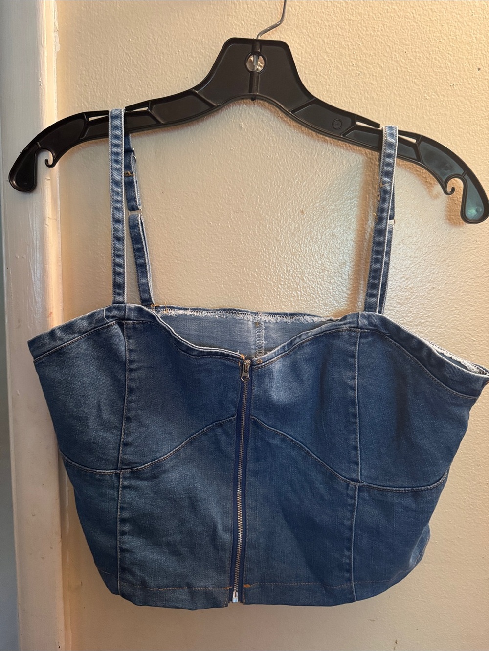 chic Blue Denim Zip-Front Crop Top